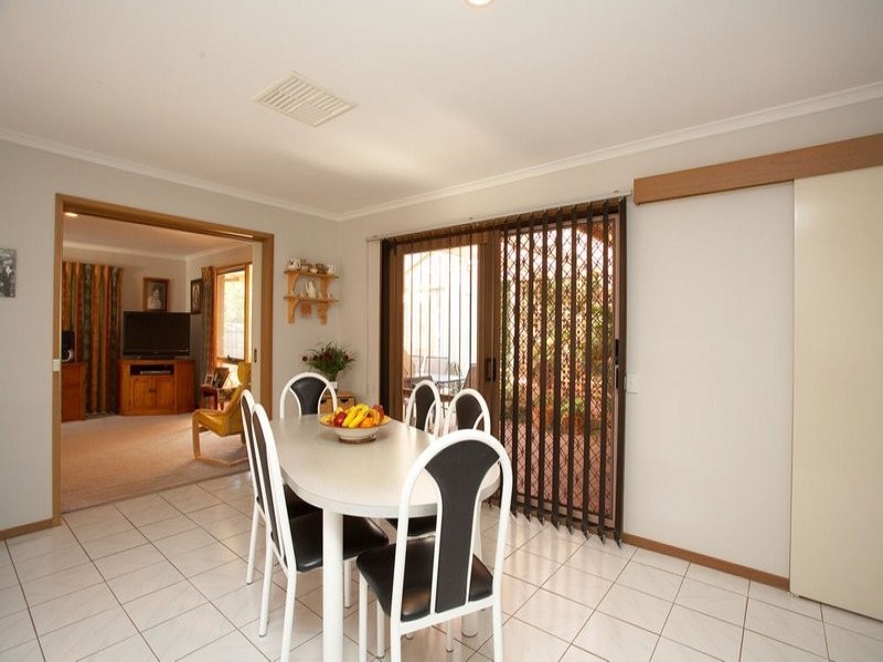 2 Silber Court, Melton West VIC 3337