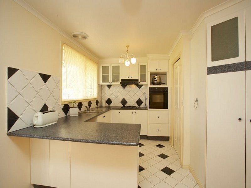 72 Station Road, Melton South VIC 3338