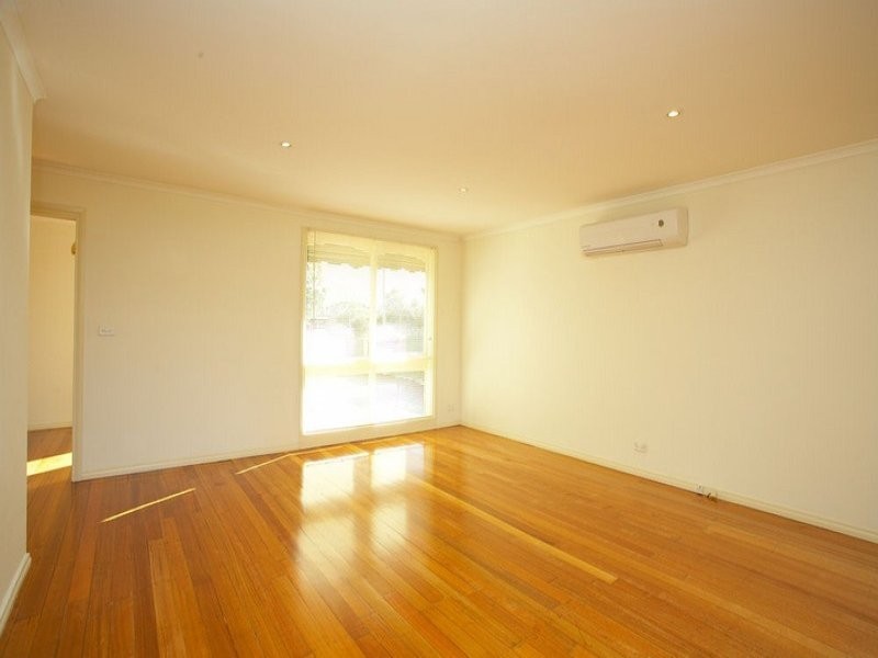 72 Station Road, Melton South VIC 3338