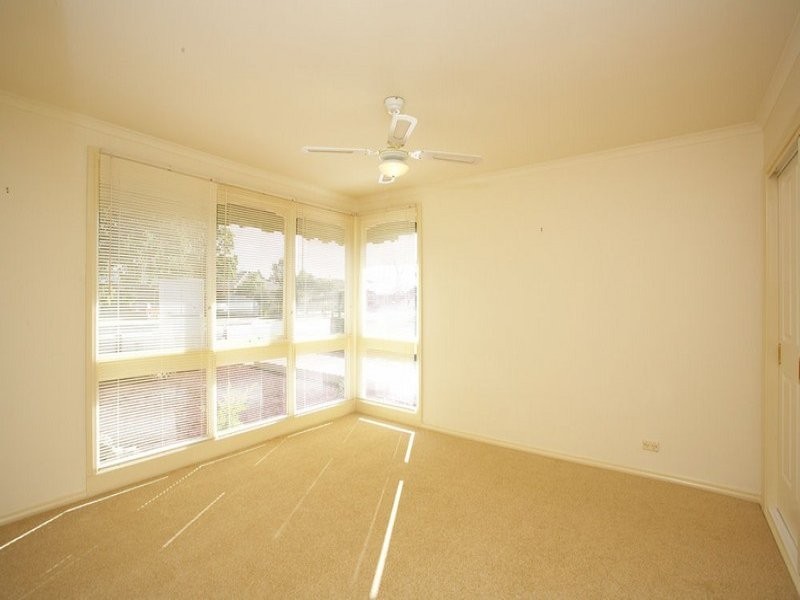 72 Station Road, Melton South VIC 3338