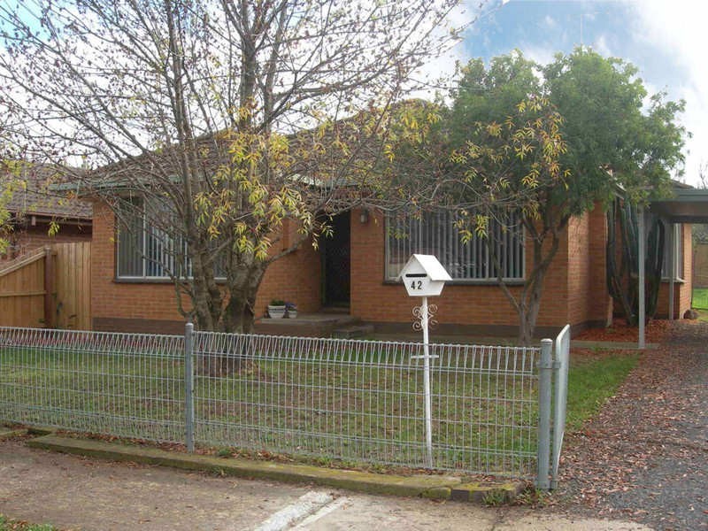 42 Vista Drive, Melton VIC 3337