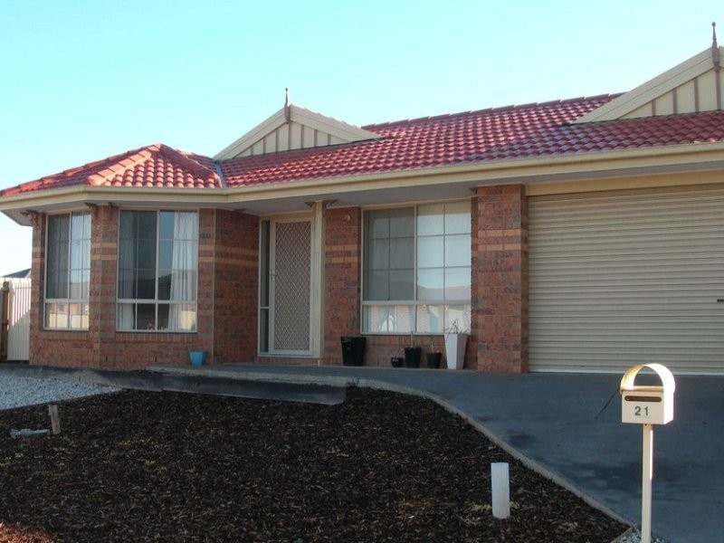 21 Glenfield Avenue, Melton West VIC 3337