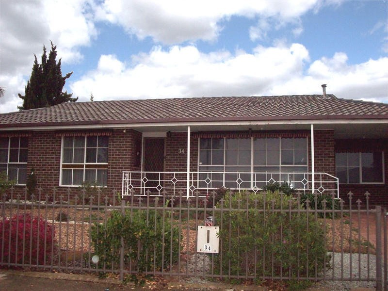 34 West Melton Drive, Melton West VIC 3337