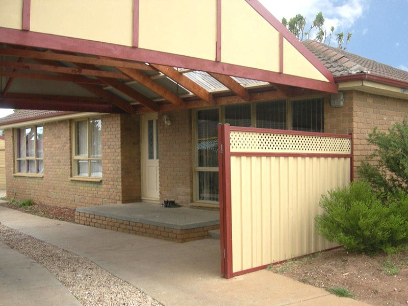 68 Hume Avenue, Melton South VIC 3338