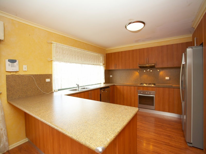 12 Todman Court, Melton VIC 3337