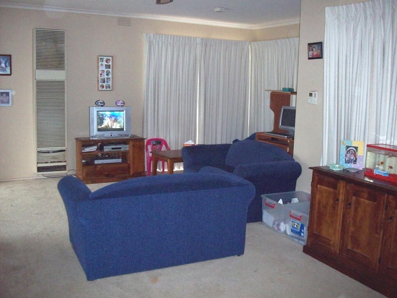 42 Rathdowne Circuit, Melton West VIC 3337