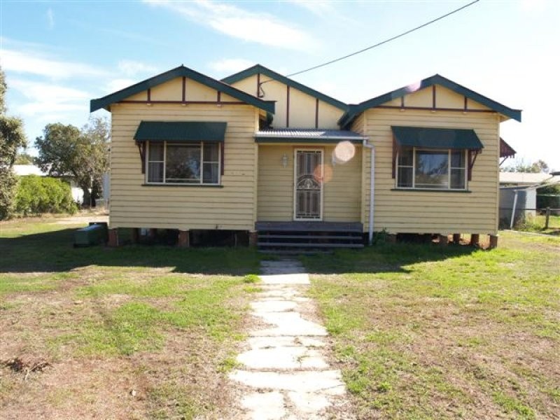 26 Arthur St, Dalby QLD 4405