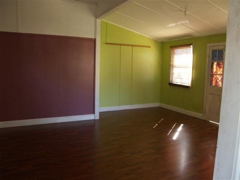 26 Arthur St, Dalby QLD 4405