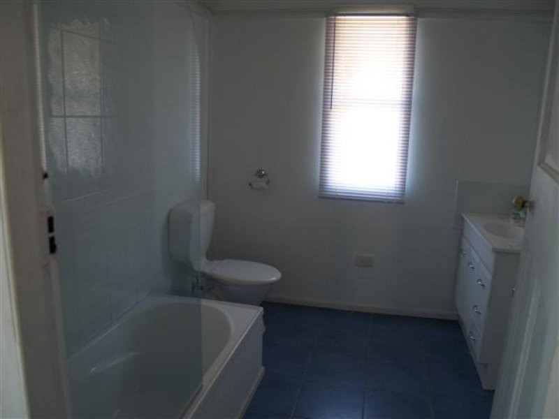 26 Arthur St, Dalby QLD 4405