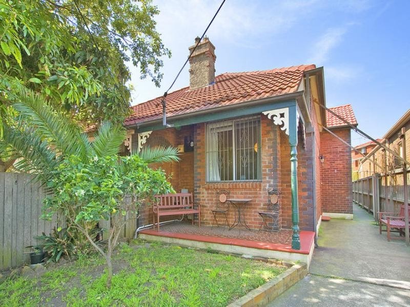 32 Anzac Parade, Kensington NSW 2033