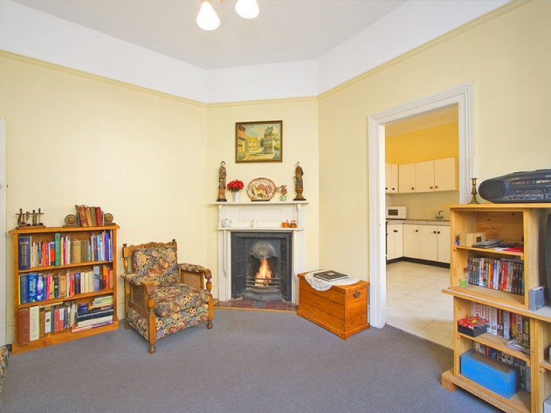 32 Anzac Parade, Kensington NSW 2033