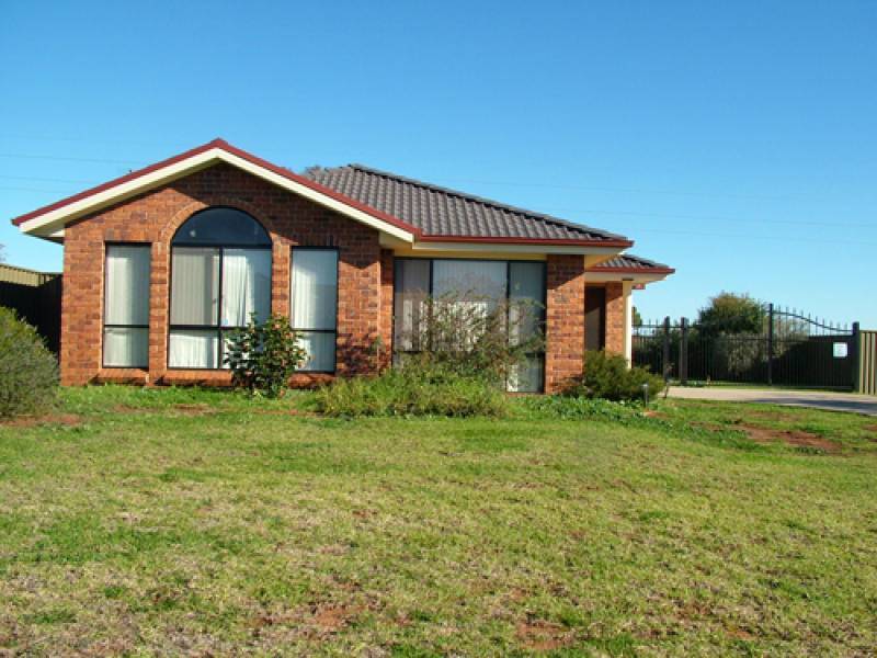 98 Twickenham Drive, Dubbo NSW 2830