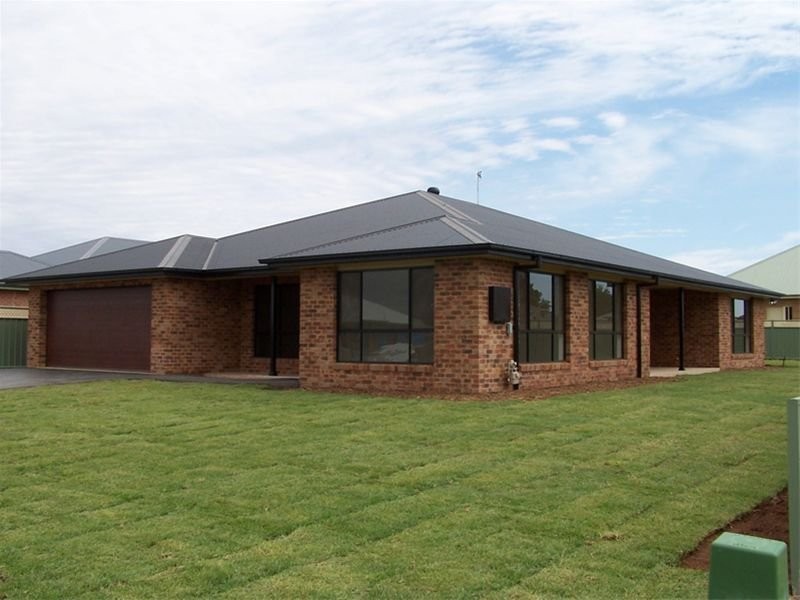 8 Holmwood Drive, Dubbo NSW 2830