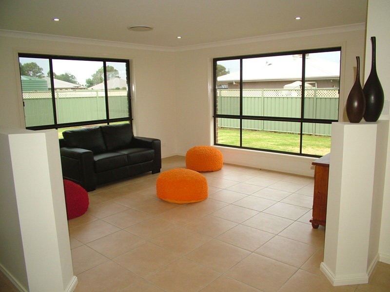 8 Holmwood Drive, Dubbo NSW 2830