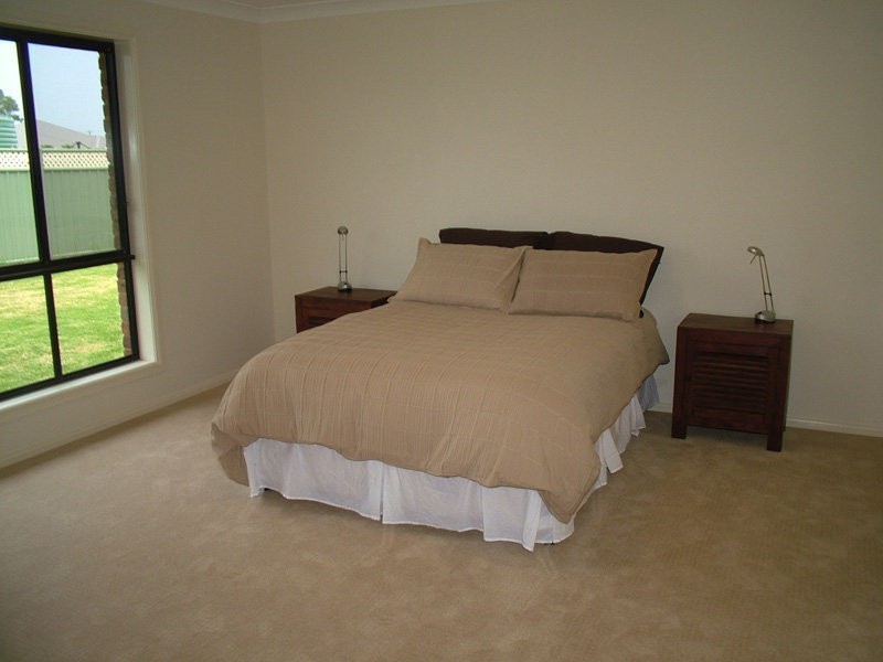 8 Holmwood Drive, Dubbo NSW 2830