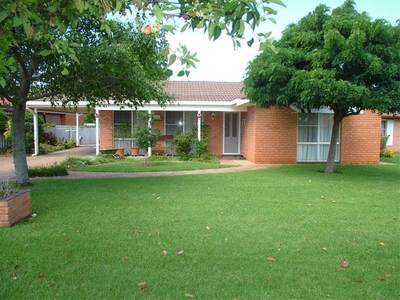 6 Balmoral Place, Dubbo NSW 2830