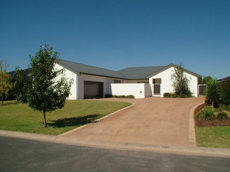 21 Carnoustie Drive, Dubbo NSW 2830