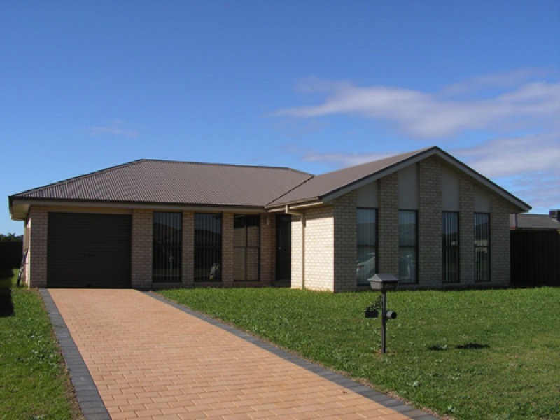 16 Arthur Summons Street, Dubbo NSW 2830