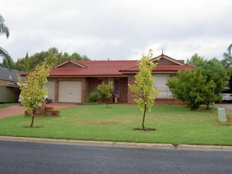 12 Christie Close, Dubbo NSW 2830