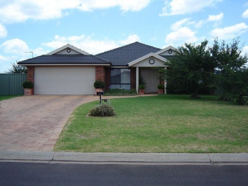 12 Hawkesbury Place, Dubbo NSW 2830