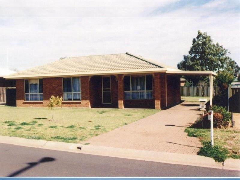 11 Pegasus Place, Dubbo NSW 2830