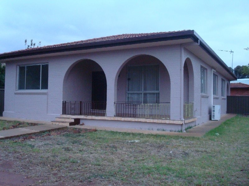111 Bultje Street, Dubbo NSW 2830