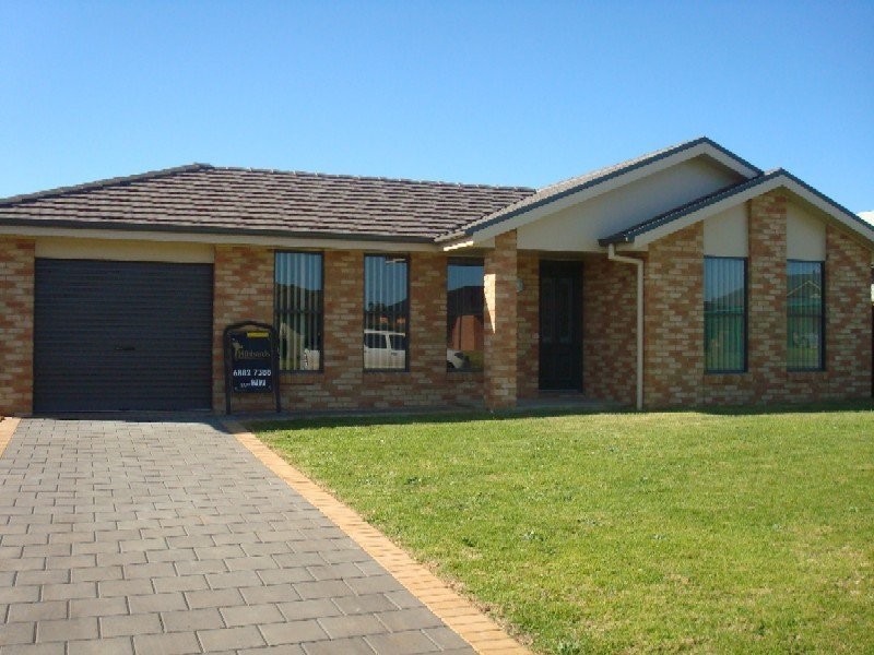 12 Arthur Summons Street, Dubbo NSW 2830