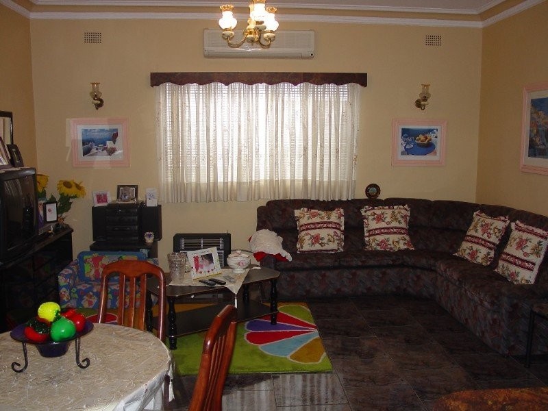 5 Cressy St, Canterbury NSW 2193