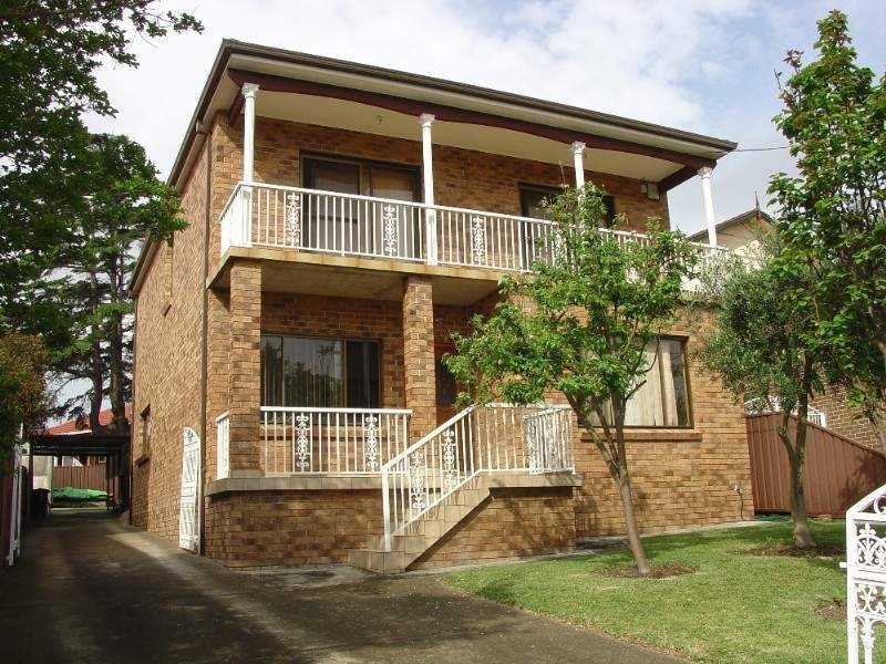 8 Frost St, Earlwood NSW 2206