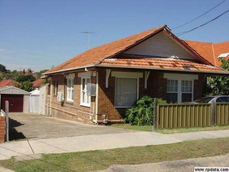 34 Narani Crescent, Earlwood NSW 2206