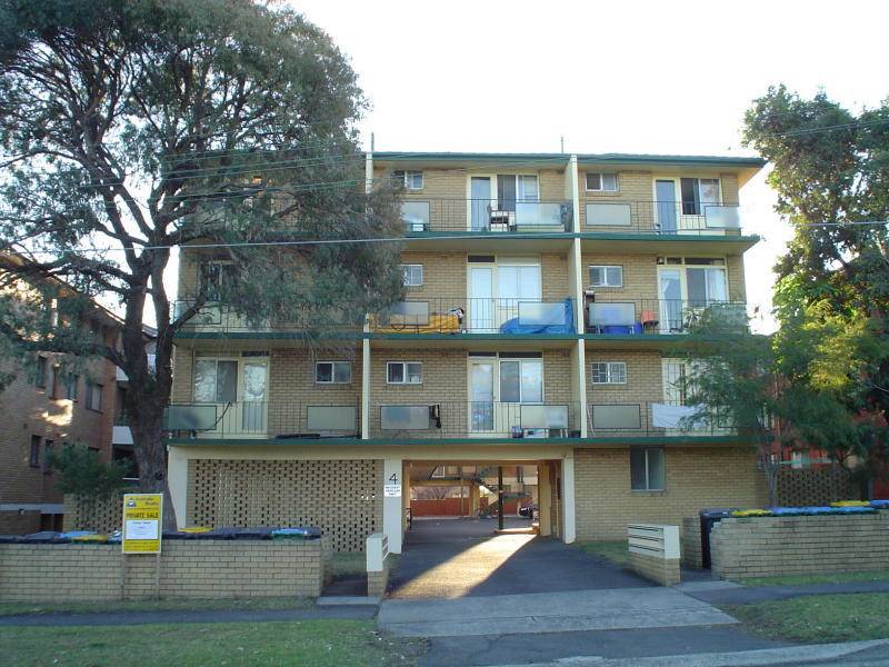 10/4 Bank Street, Meadowbank NSW 2114