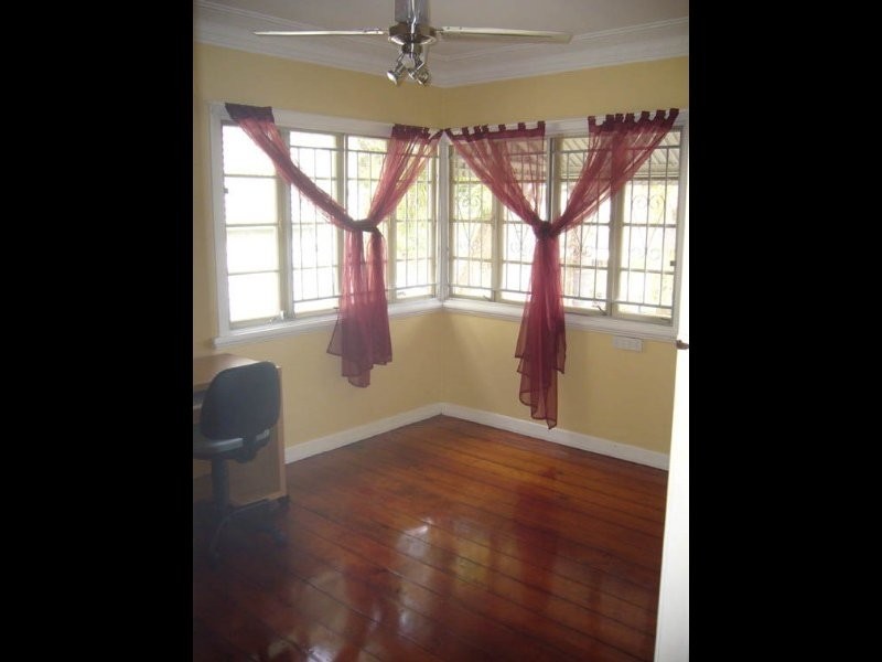 12 Rise St, Mount Gravatt East QLD 4122