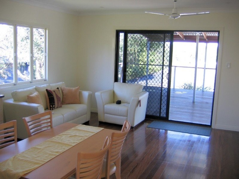 115 Nursery Rd, Holland Park West QLD 4121