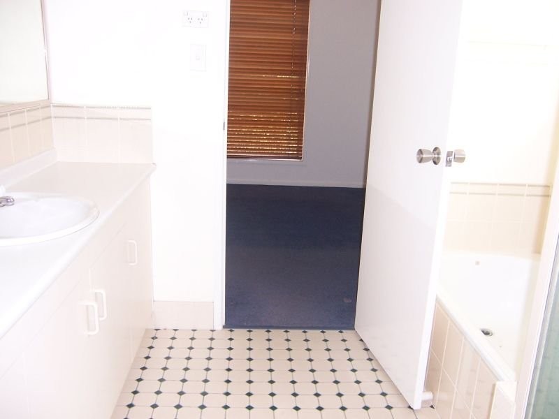 72 Gray, Emerald QLD 4720