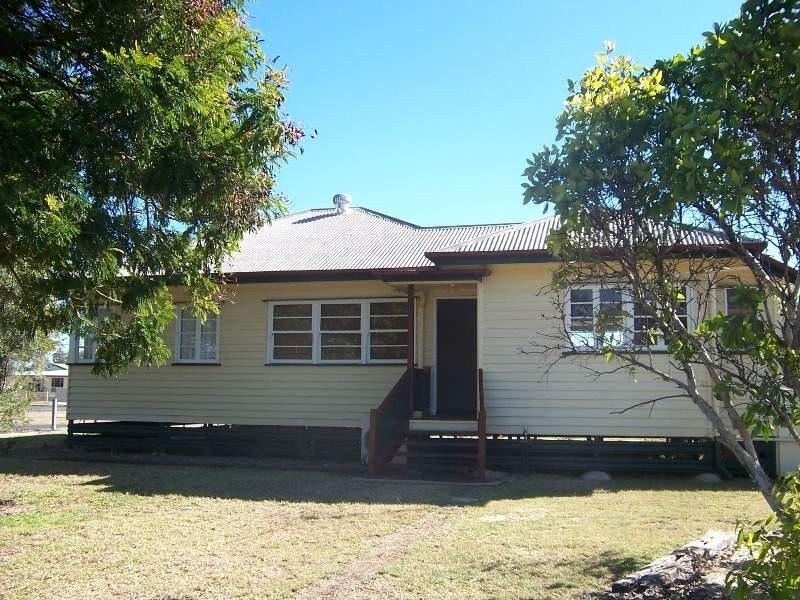 1 Vicki Close, Emerald QLD 4720