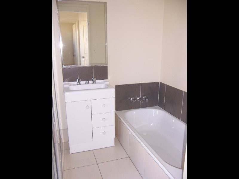 6 Fig Tree Court, Emerald QLD 4720