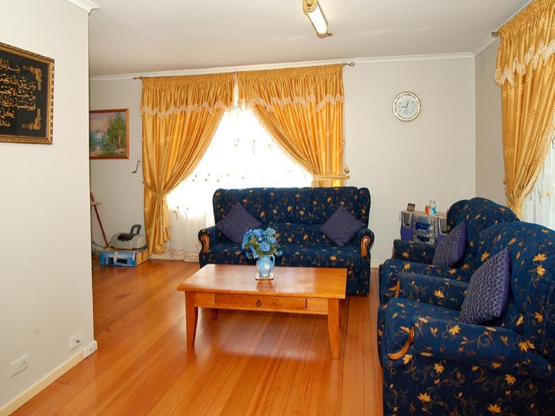 8 Buller Parade, Lalor VIC 3075