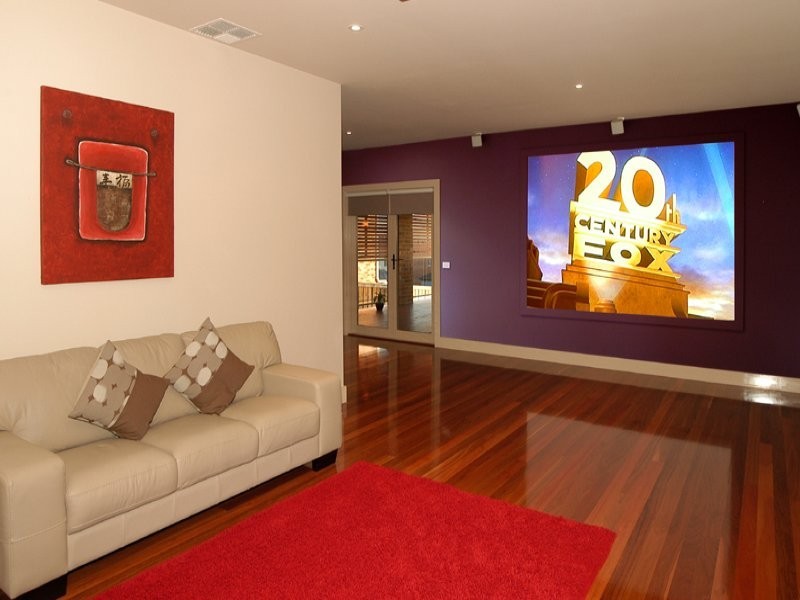 18 Skyline Drive, South Morang VIC 3752