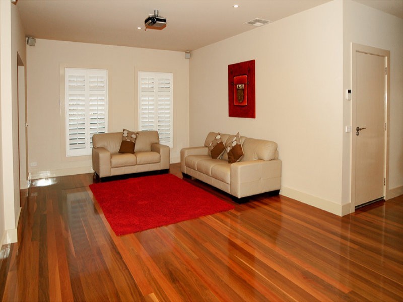 18 Skyline Drive, South Morang VIC 3752