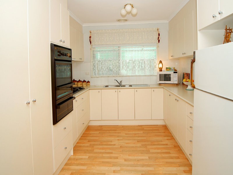 43 Buckmaster Drive, Mill Park VIC 3082