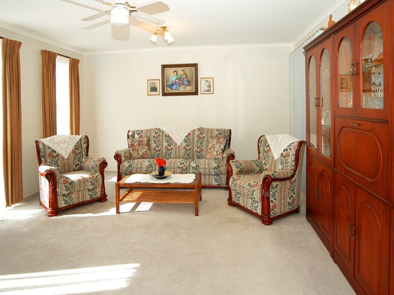 43 Buckmaster Drive, Mill Park VIC 3082