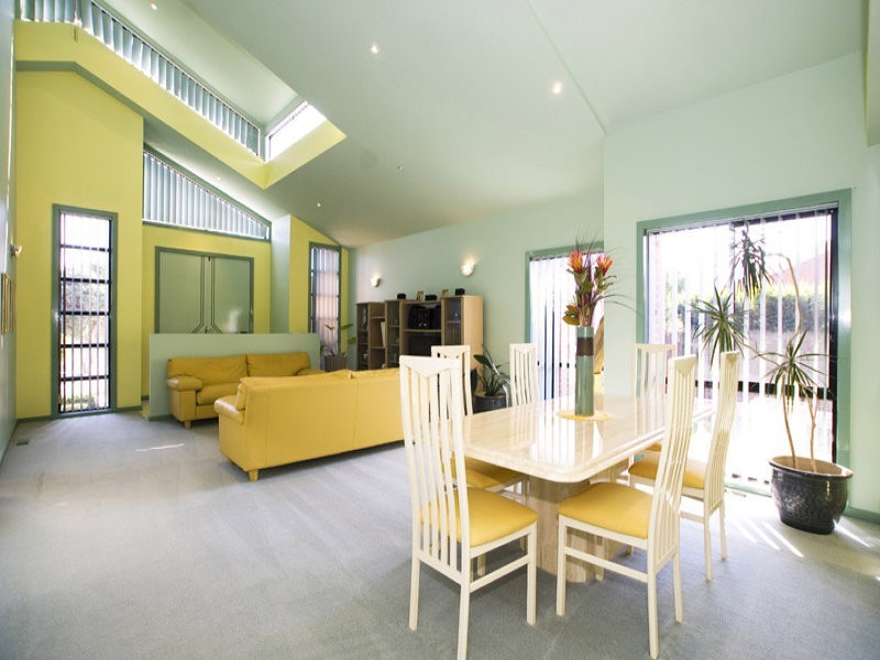 2 Somers Close, Mill Park VIC 3082