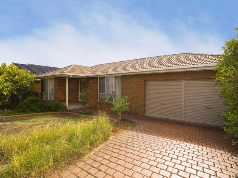 2 Sinclair Court, Mill Park VIC 3082