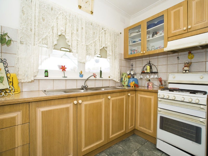 27 Travers Street, Thomastown VIC 3074