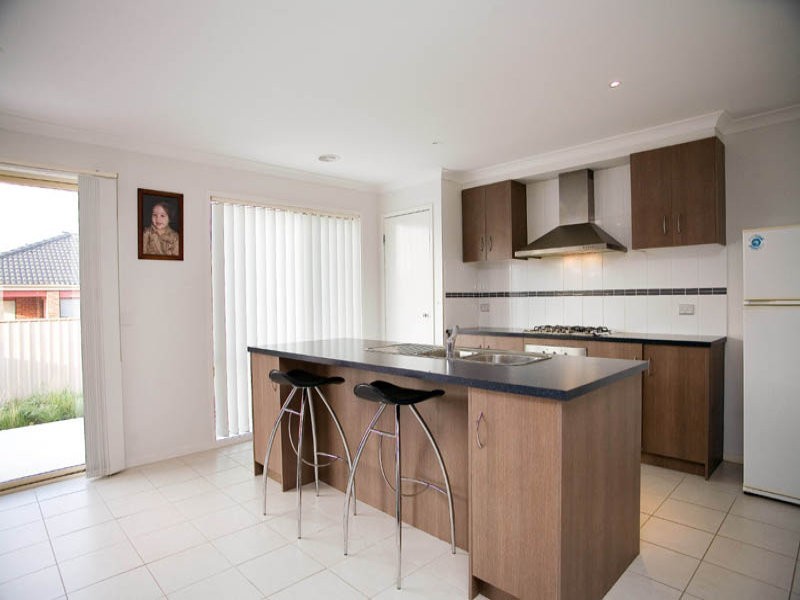 11 Shaftesbury Drive, Epping VIC 3076