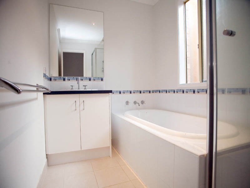 11 Shaftesbury Drive, Epping VIC 3076