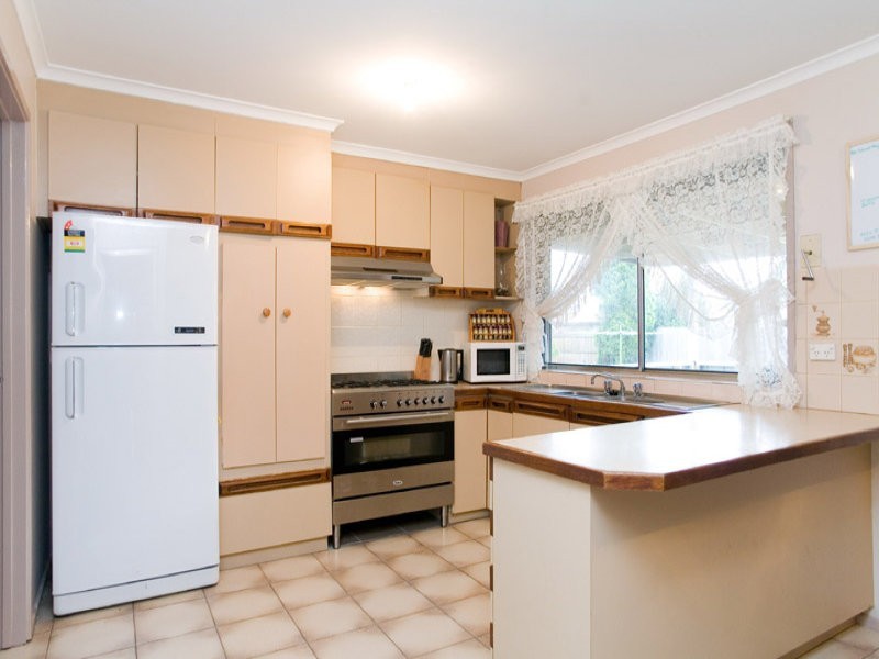 8 Gillespie Place, Epping VIC 3076