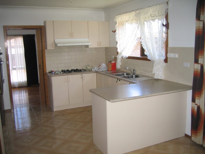 37 Sherwood Drive, Thomastown VIC 3074
