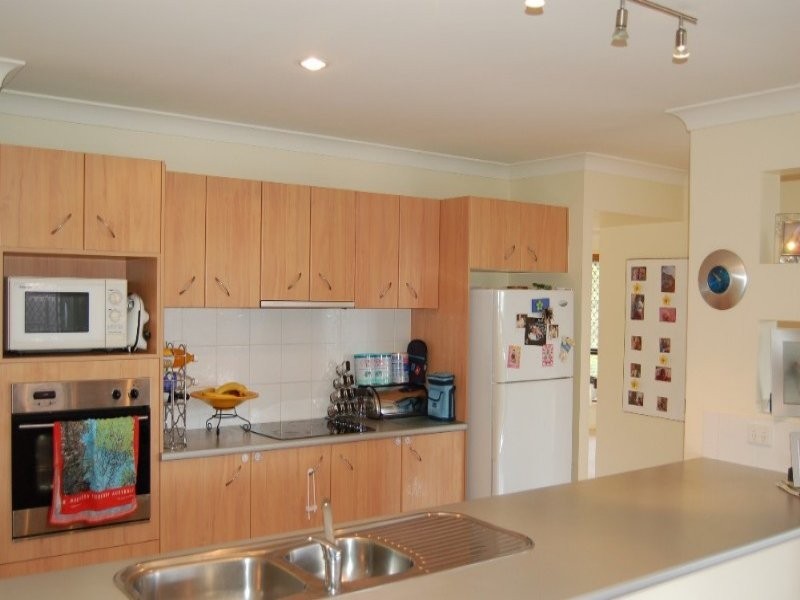 6 De Vito Place, Mcdowall QLD 4053