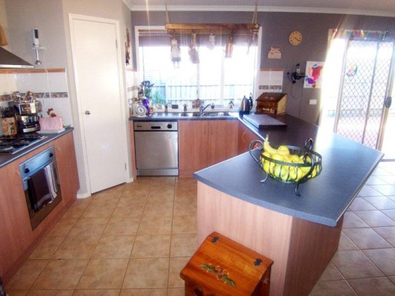 7 Melanie Blair Place, Skye VIC 3977